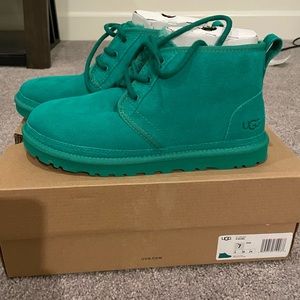New ugg neumel boots size 7